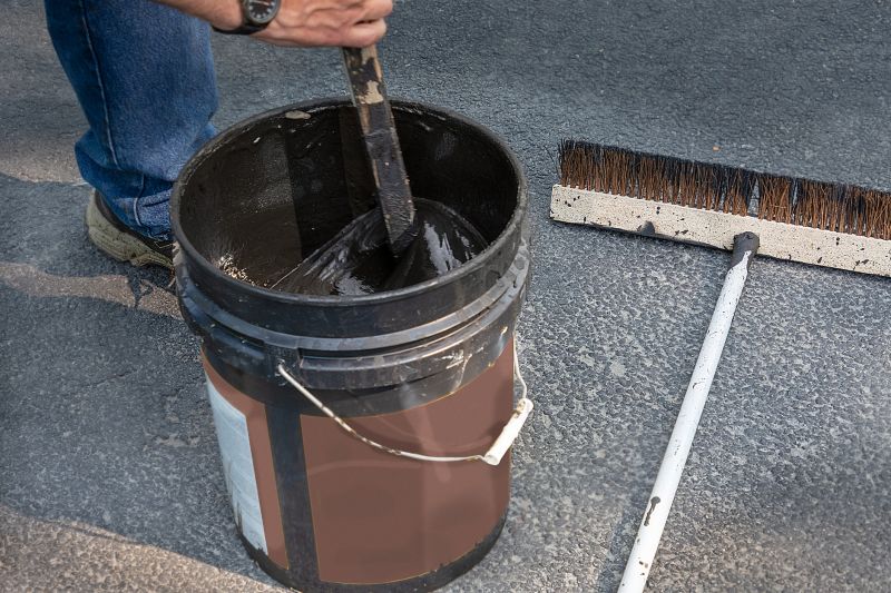Asphalt Sealcoating